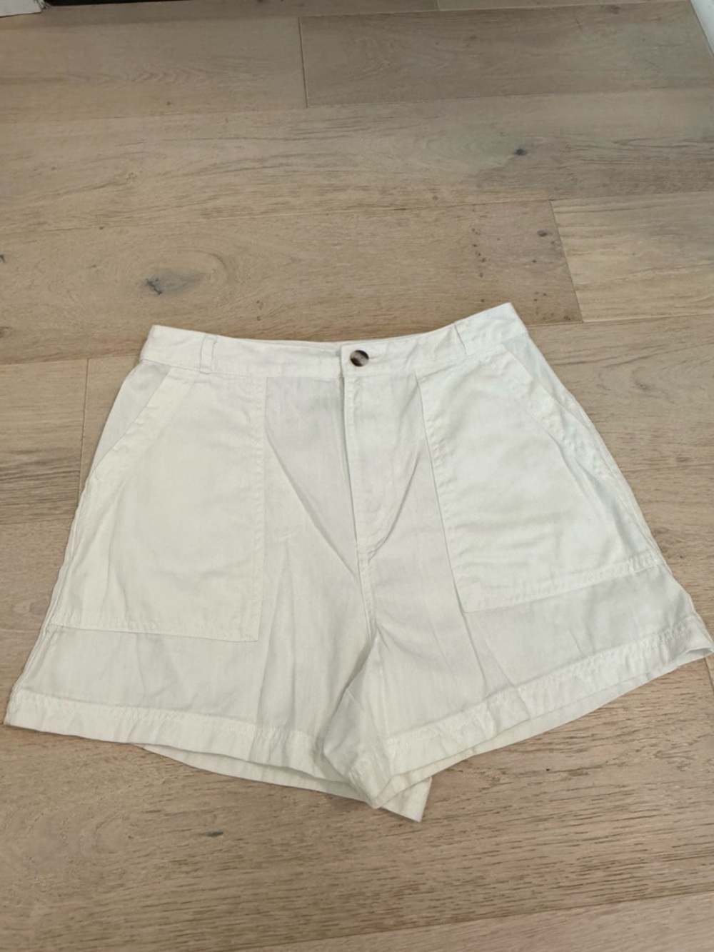 Universal Thread White High-Waist Shorts Size 8
